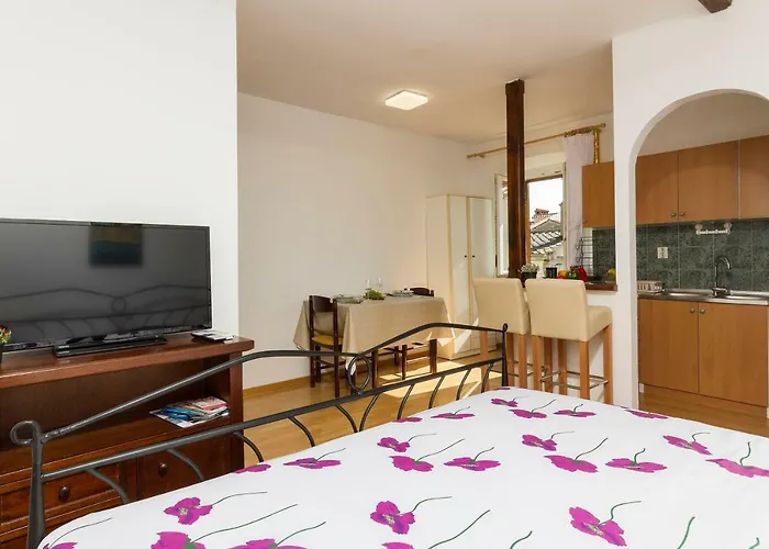 Studio Apartman Ela