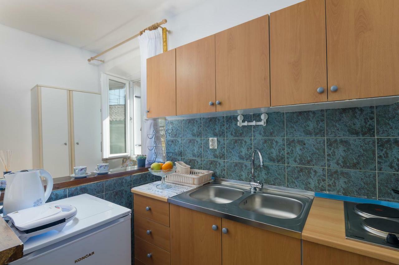 Studio Apartman Ela Apartment *